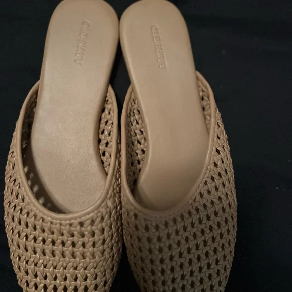 Old Navy Women's Tan Woven Slip-On Shoes - Picture 2 of 5